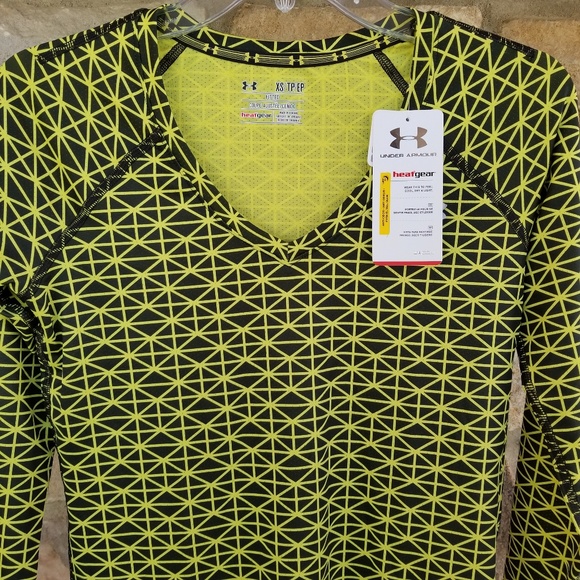 Under Armour Shirt Size XS - Picture 2 of 11